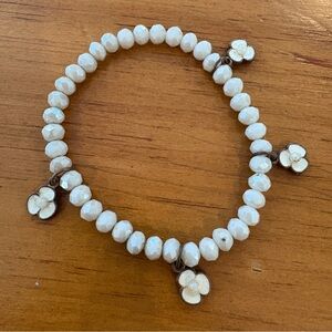 Vintage Enamel Flower Stretch Bracelet with Faceted White Beads
